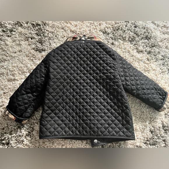 Black Burberry jacket comes with attachment hood - Picture 3 of 3